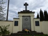 Cmentarz rodzinny Lubomirskich i ich potomków na tyłach kościoła parafialnego, E. Tomasiak