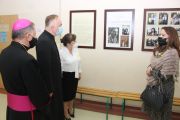 Wizyta abp Mokrzyckiego w Publicznej Szkole Podstawowej im. Jana Pawła II w Belsku Dużym, foto nr 9, K.Kowalski